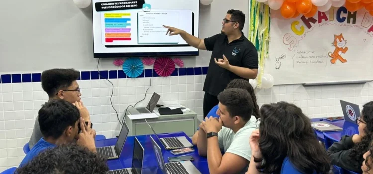 Projeto leva programação e IA a estudantes da rede estadual